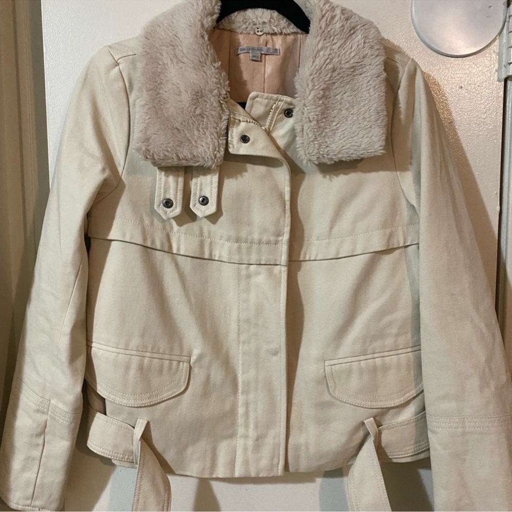 Vintage cream Gap off-white jacket coat with faux fur collar
Twill